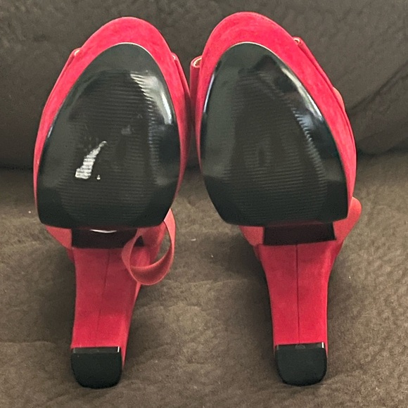 Heels - Picture 3 of 3